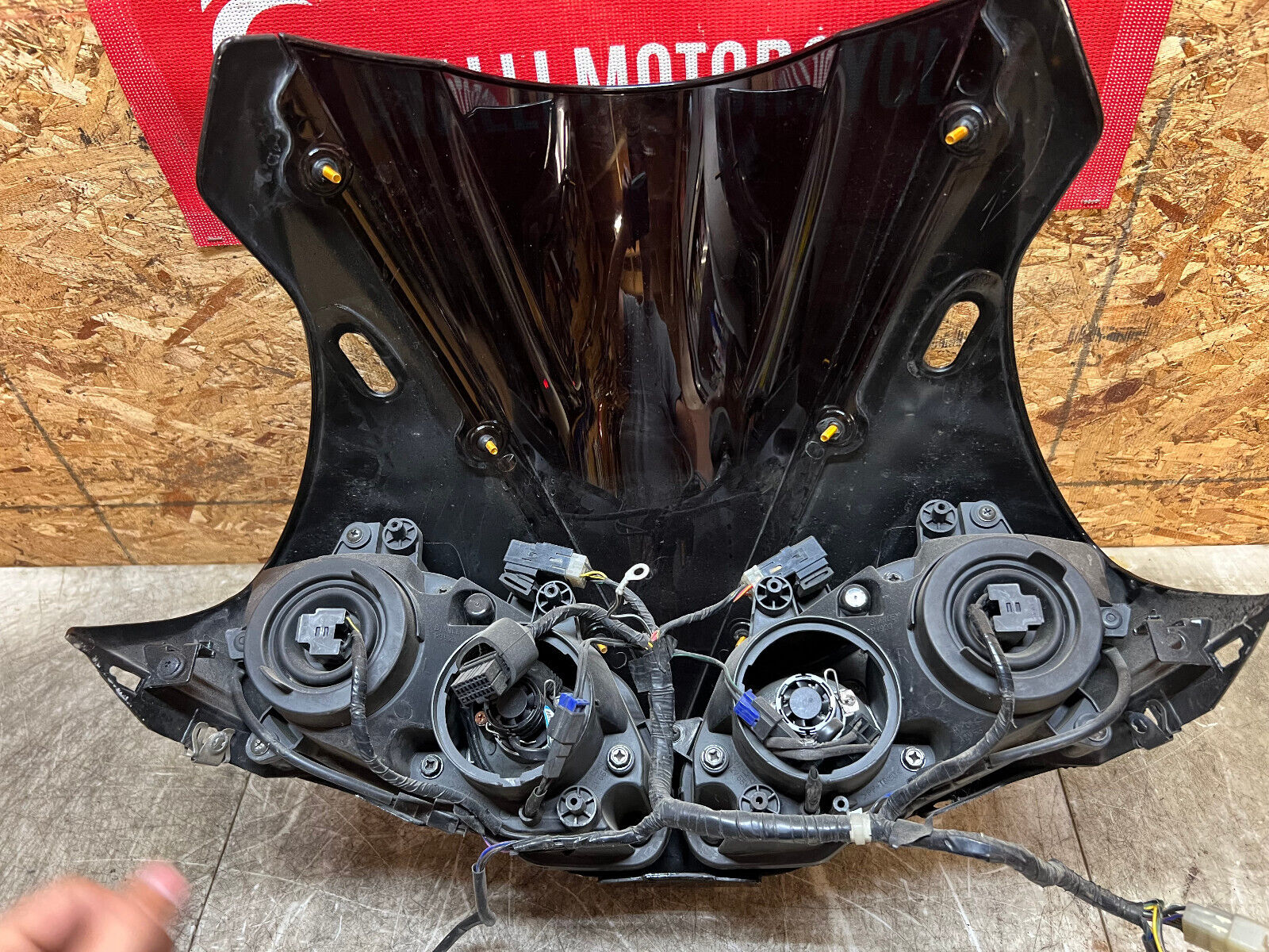 04 05 06 2004 2005 2006 YAMAHA YZFR1 YZF R1 HEADLIGHTS HEAD LIGHT FRONT NOSE