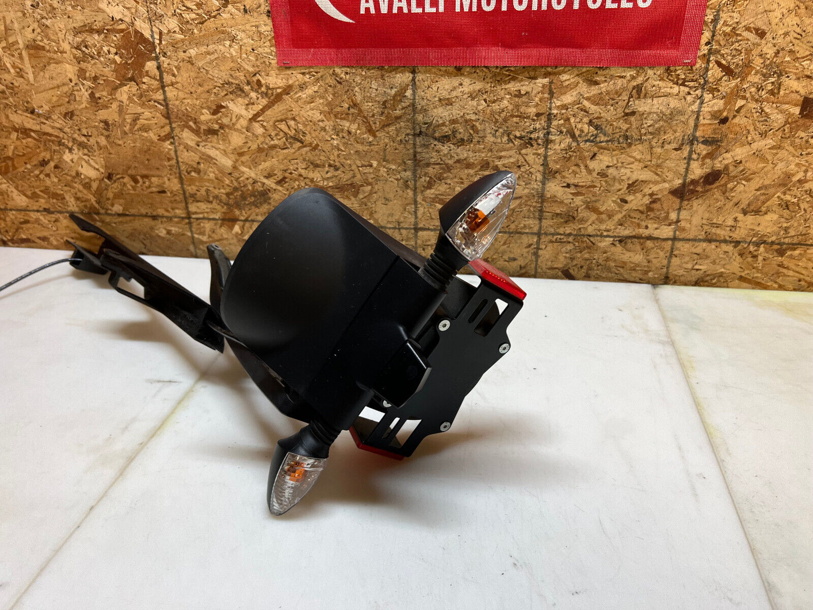 18 19 20 21 HUSQVARNA VITPILEN 401 REAR FENDER TIRE HUGGER LICENSE PLATE BRACKET