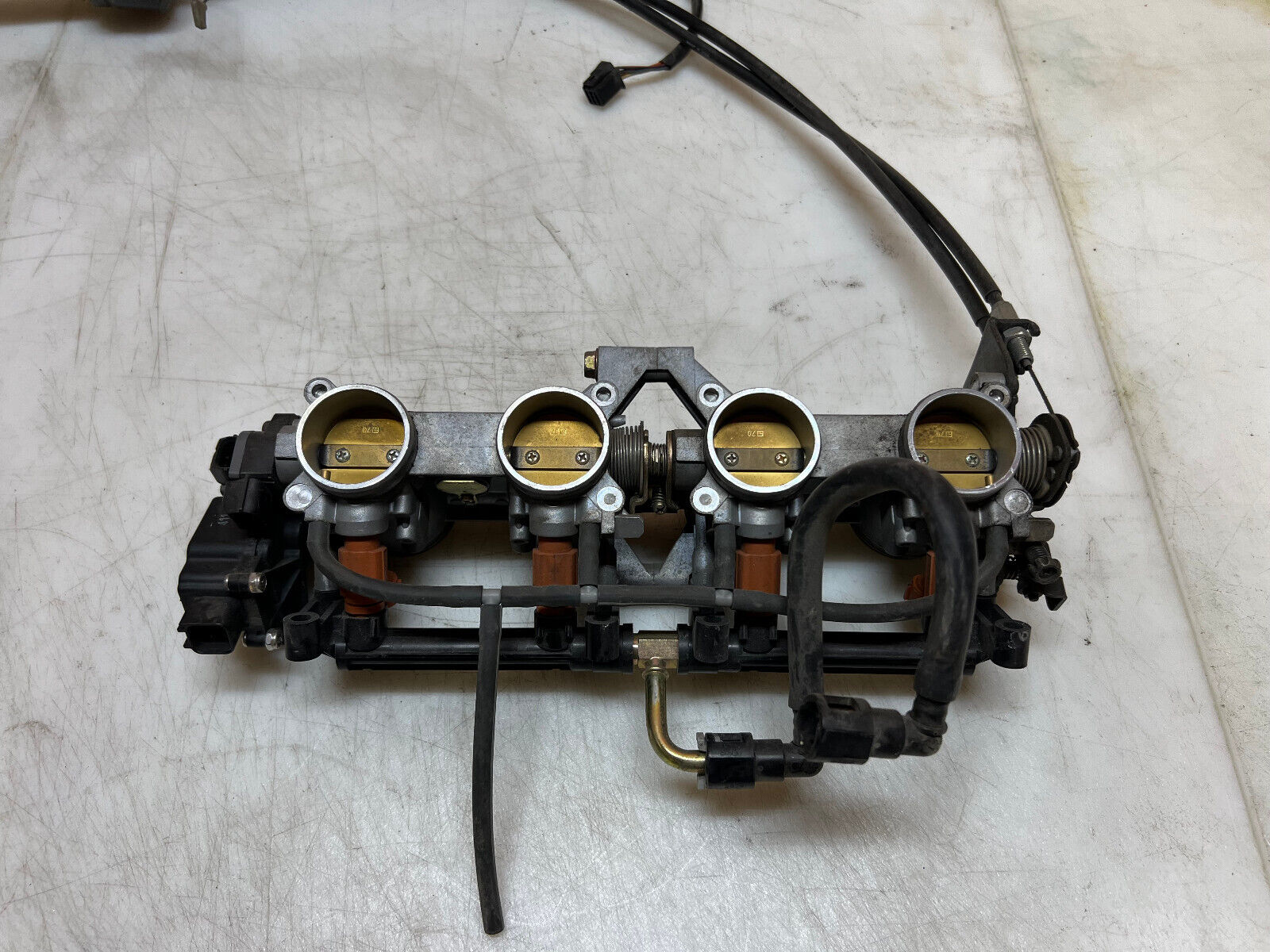 04 05 2004 2005 SUZUKI GSXR GSX-R GSXR600 600 THROTTLE BODIES BODY INJECTION OEM