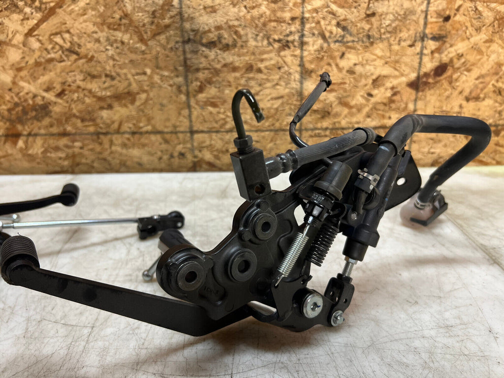 20 21 22 23 24 25 YAMAHA MT 07 MT-07 MT07 RIGHT LEFT REARSETS REAR SET SETS PEG
