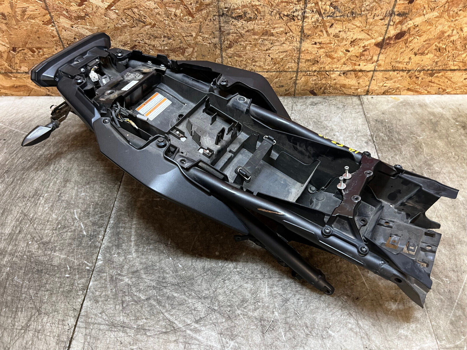 14 15 16 2015 2016 YAMAHA FZ9 FZ09 FZ-09 FZ 900 REAR SUBFRAME SUB FRAME TAIL