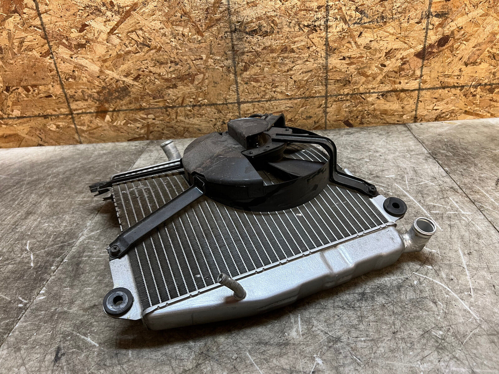 98 99 00 01 02 03 KAWASAKI NINJA ZX7-R ZX7R ZX7 RADIATOR RAD ENGINE COOLER FAN