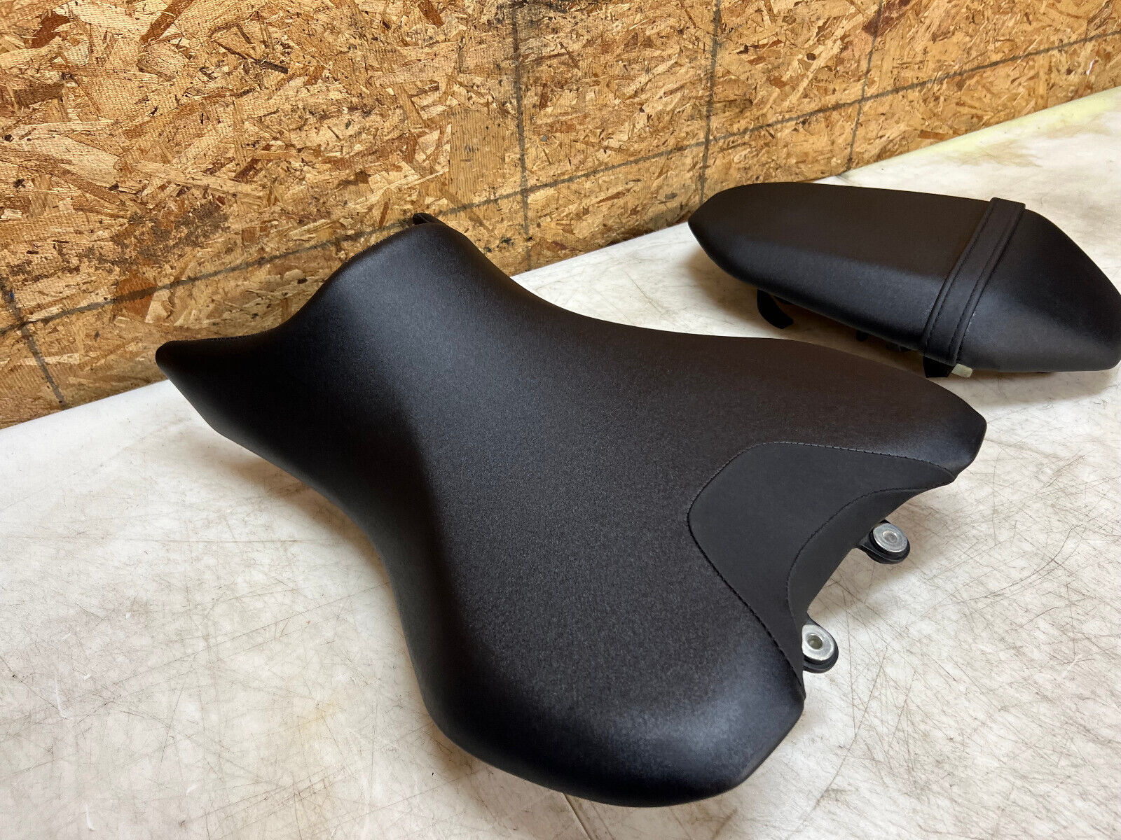 18 19 20 21 22 23 YAMAHA FZ-07 FZ07 MT-07 MT07 FRONT & REAR SEATS SEAT PASSENGER