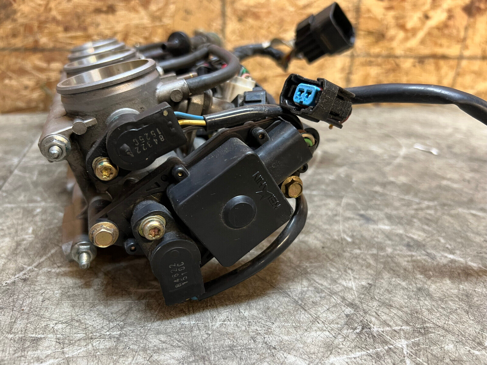 01 02 2001 2002 SUZUKI GSXR GSX-R 1000 GSXR1000 THROTTLE BODIES BODY INJECTOR