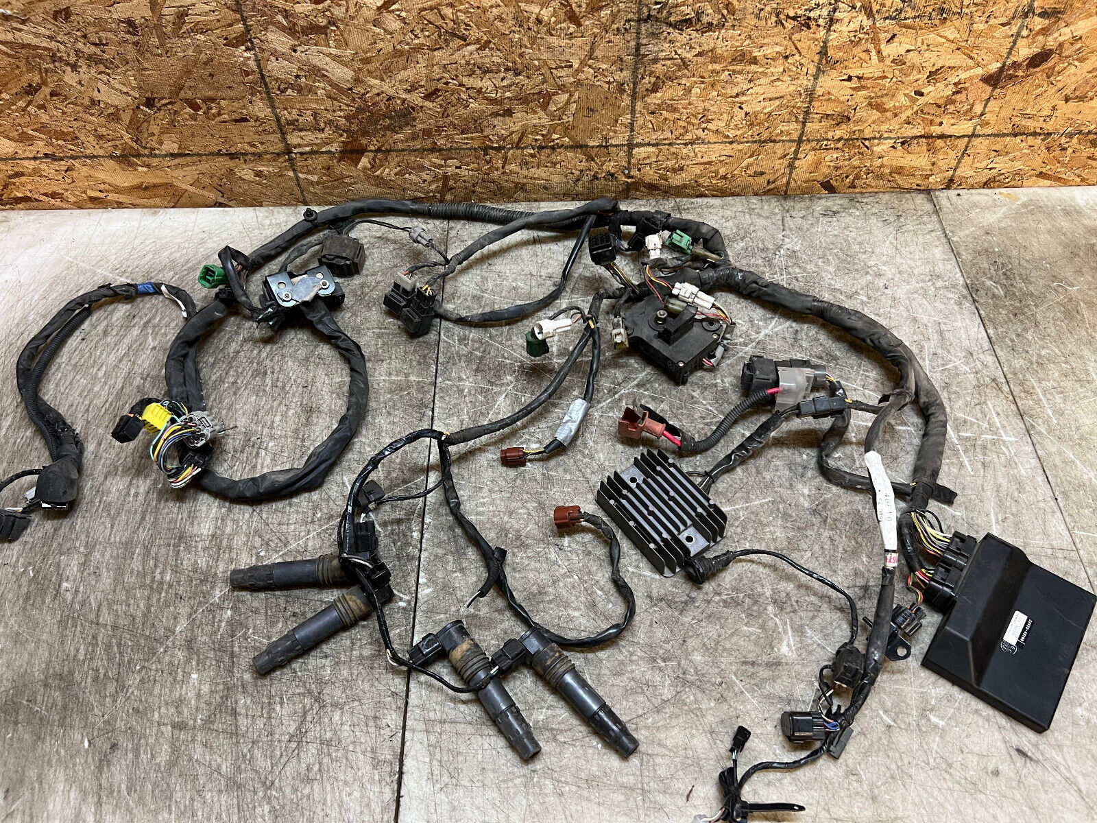 01 02 2001 2002 SUZUKI GSXR GSX-R 1000 GSXR1000 ENGINE COMPUTER ECU CDI ECM LOOM