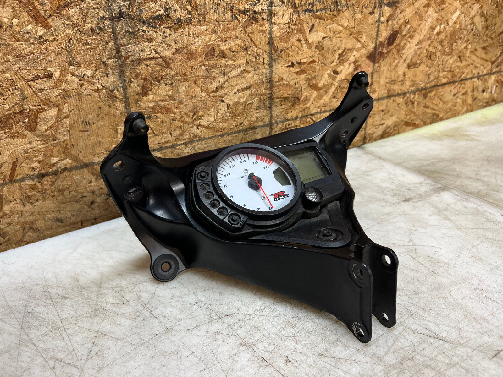 06 07 2006 2007 SUZUKI GSX-R GSXR 600 750 INTRUMENT GAUGE CLUSTER FAIRING STAY