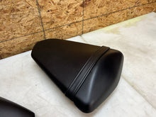 Load image into Gallery viewer, 15 16 17 18 19 20 21 22 YAMAHA YZF R3 YZFR3 FRONT REAR SEATS SEAT RIDERS SEAT OE
