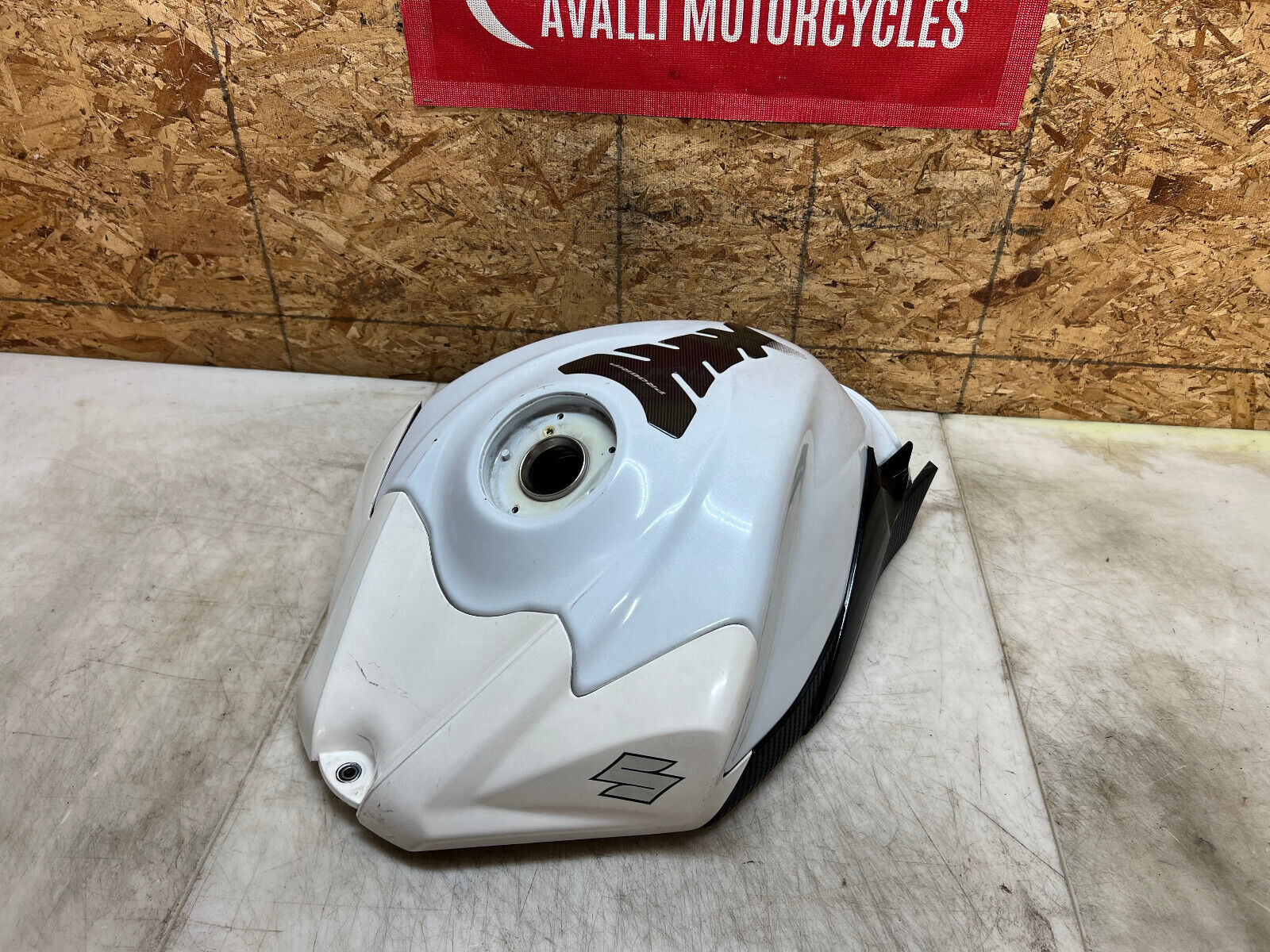 08 09 10 2009 2010 SUZUKI GSXR GSX-R 600 750 GAS TANK FUEL TANK PETROL RESERVOIR