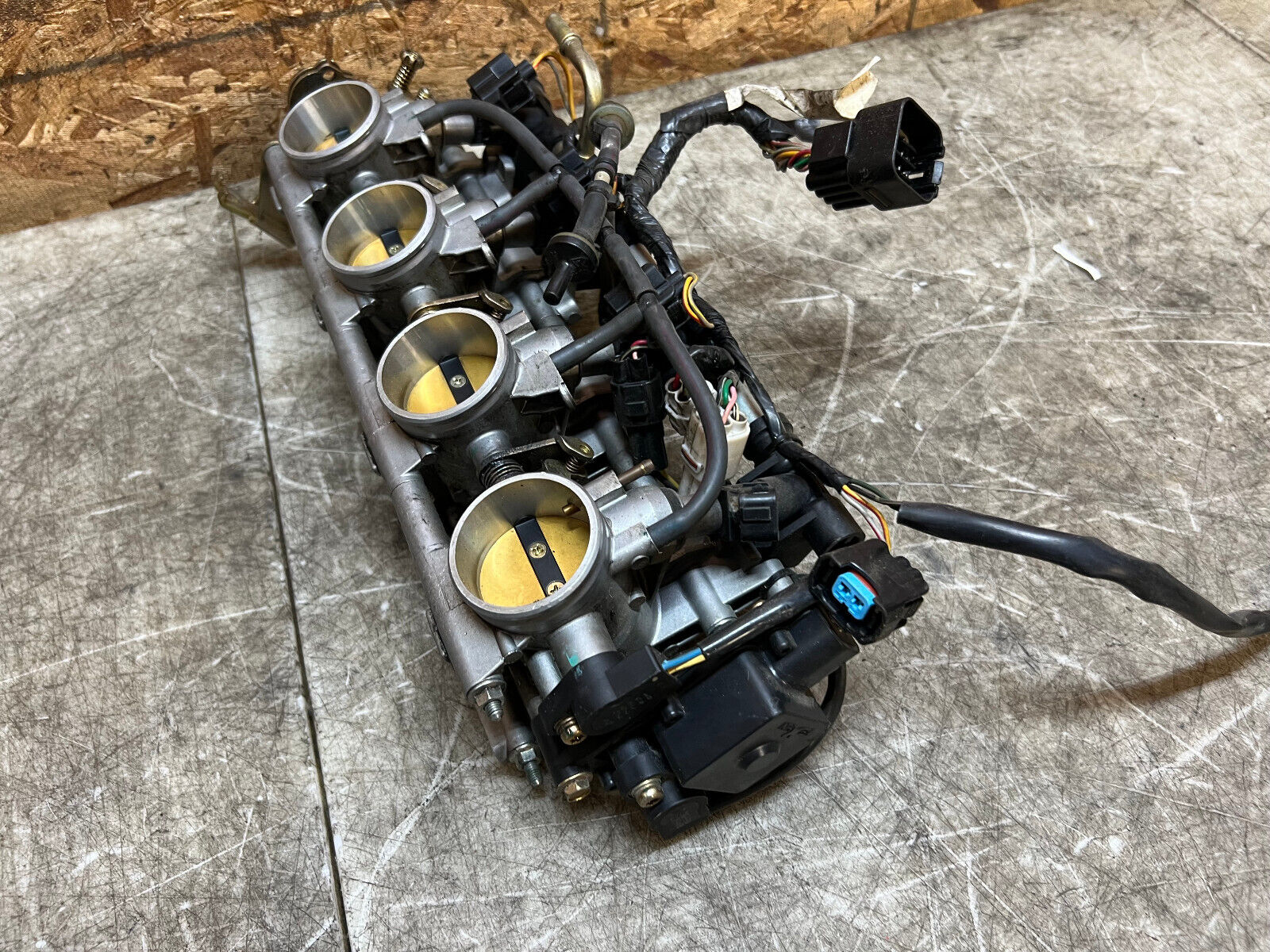 01 02 2001 2002 SUZUKI GSXR GSX-R 1000 GSXR1000 THROTTLE BODIES BODY INJECTOR