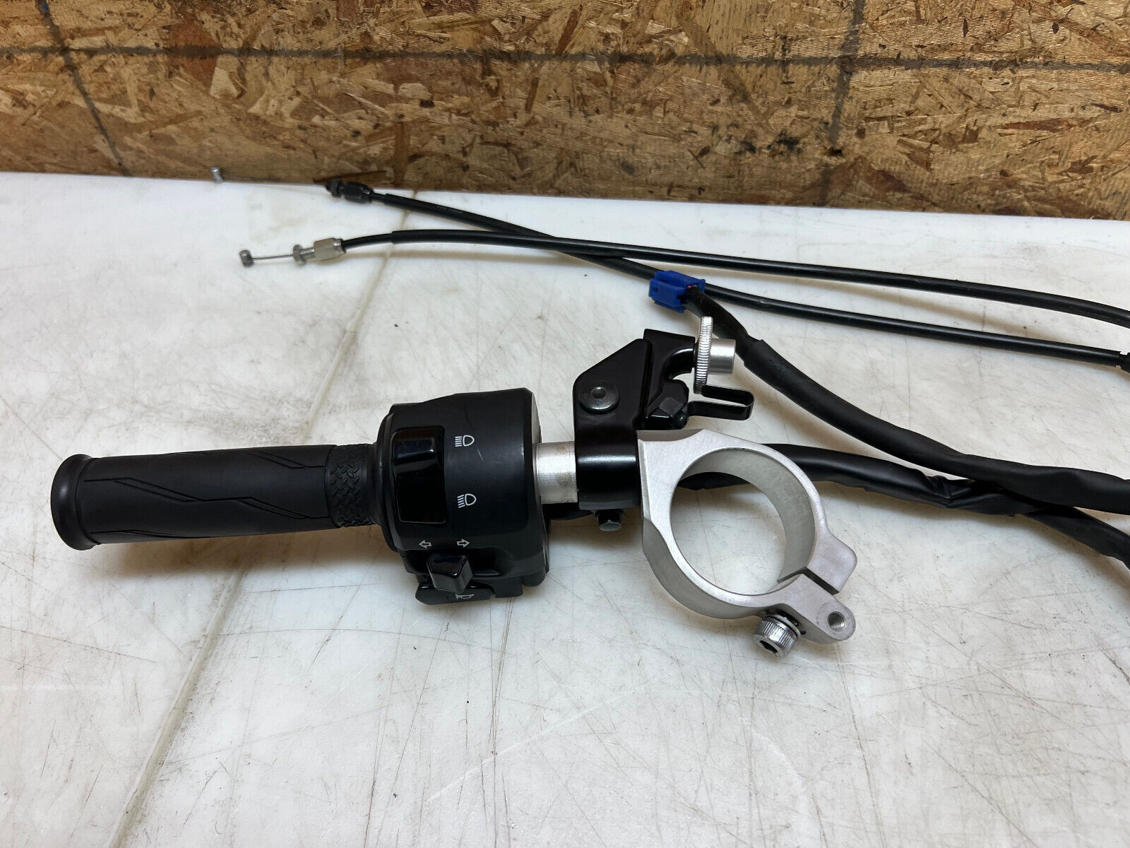 09 10 12 13 14 15 16 YAMAHA YZFR6 YZF R6 LEFT RIGHT CLIP ON HANDLEBARS HANDLE