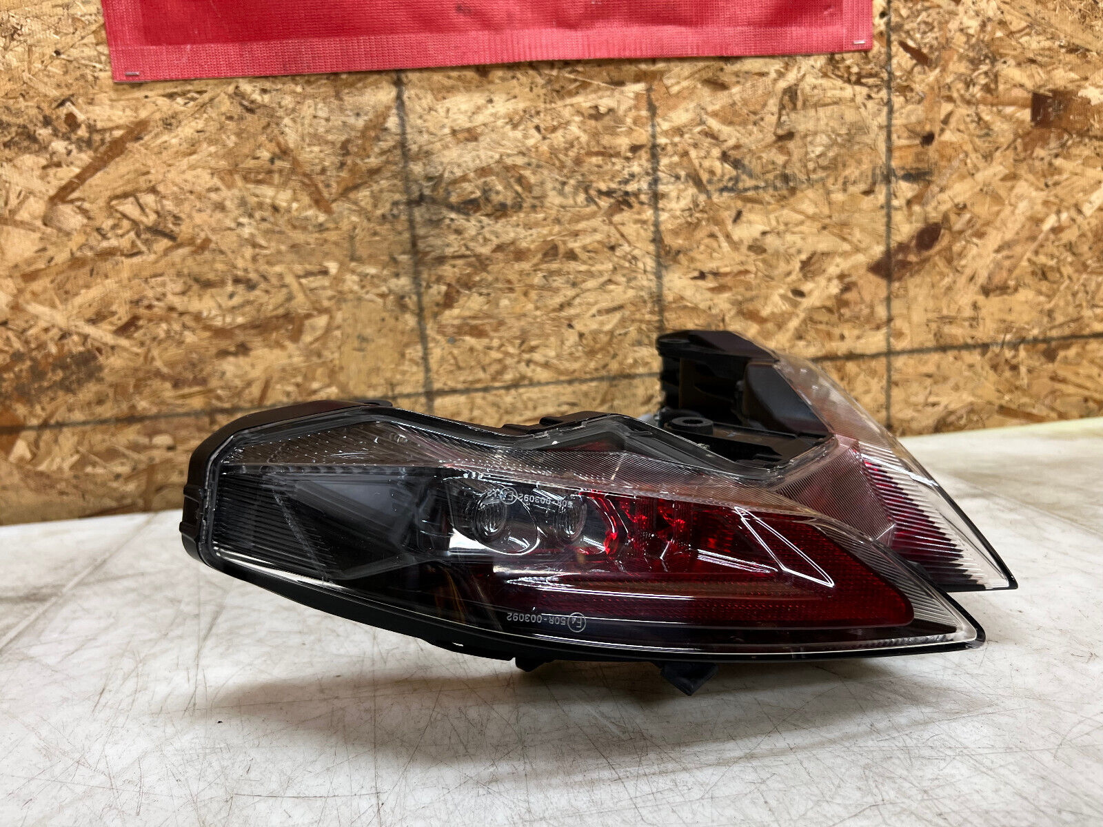 21 22 23 24 SUZUKI HAYABUSA GSX1300R GSX 1300 TAILLIGHT TAIL LIGHT BRAKE LIGHT