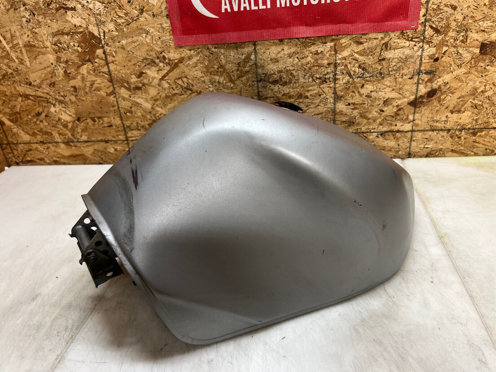 04 05 SUZUKI GSXR GSX-R 600 750 GSXR750 GSXR600 GAS TANK FUEL TANK RESERVOIR