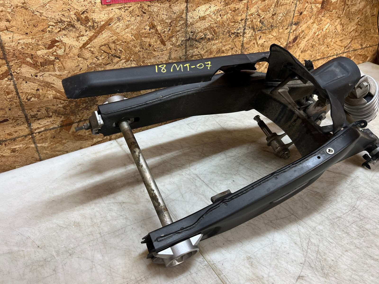 18 19 20 21 22 23 YAMAHA FZ-07 FZ07 MT-07 MT07 REAR SWINGARM SWING ARM BACK ARM