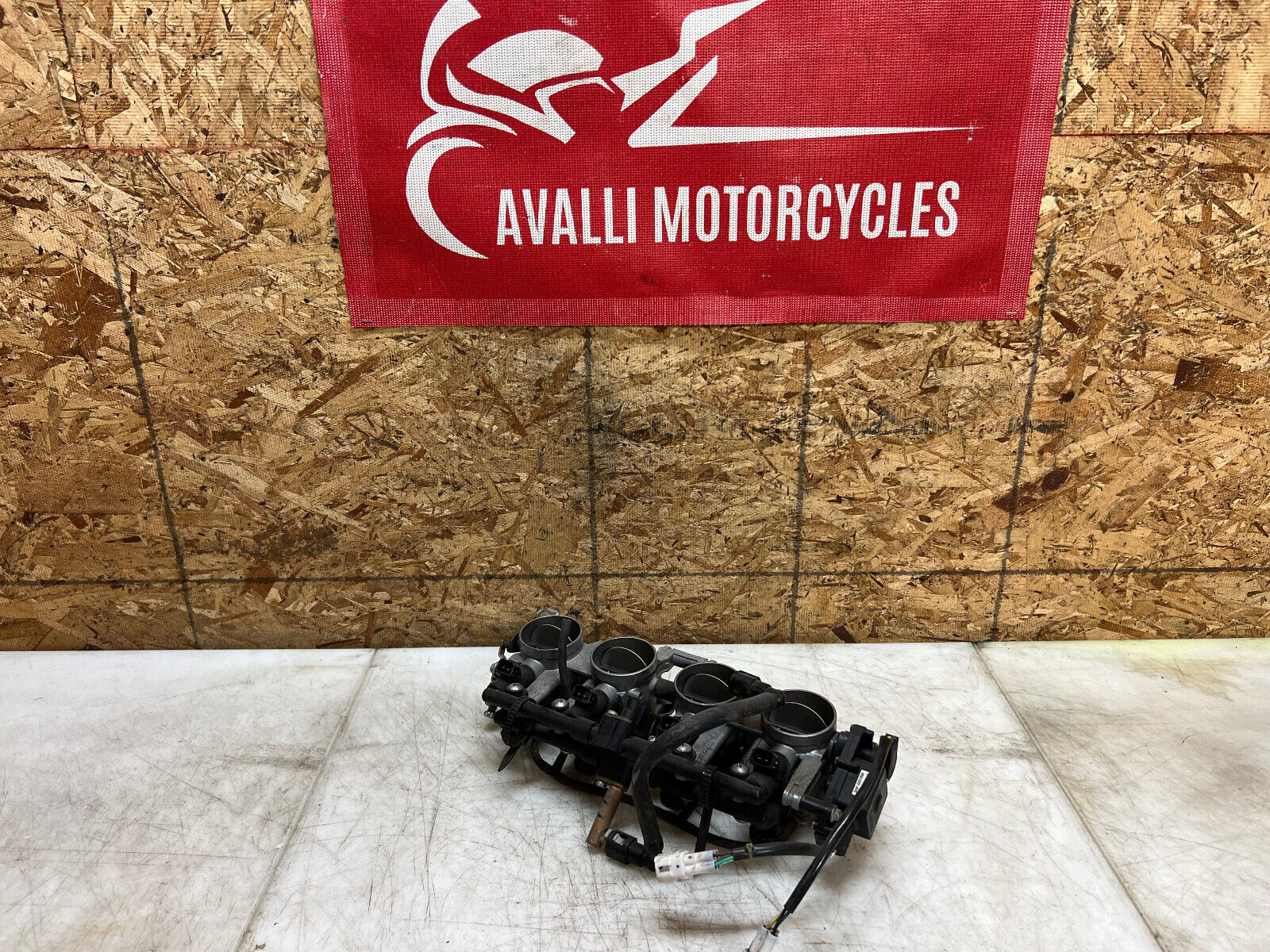 05 06 2005 2006 SUZUKI GSX-R1000 GSX-R GSXR 1000 THROTTLE BODIES BODY INTAKE OEM