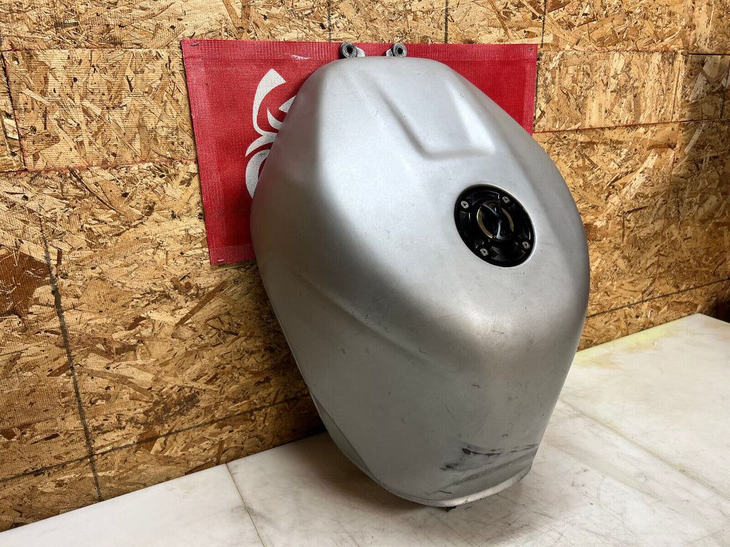 04 05 SUZUKI GSXR GSX-R 600 750 GSXR750 GSXR600 GAS TANK FUEL TANK RESERVOIR