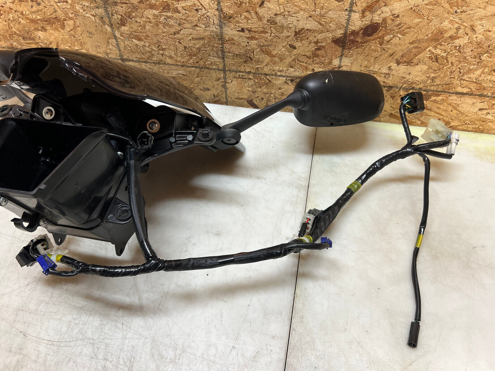 09 10 12 13 14 15 16 YAMAHA YZFR6 YZF R6 INSTRUMENT GAUGE CLUSTER FAIRING STAY