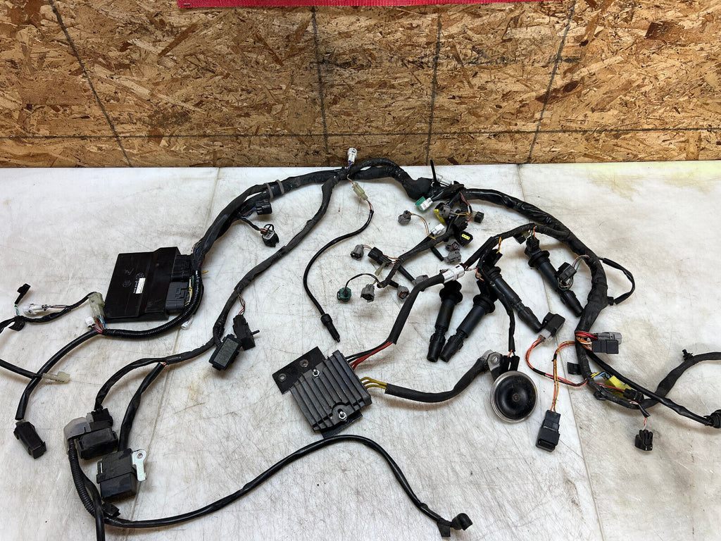 06 07 2006 2007 SUZUKI GSX-R GSXR 600 ENGINE WIRING HARNESS LOOM ECU CDI ECM BOX