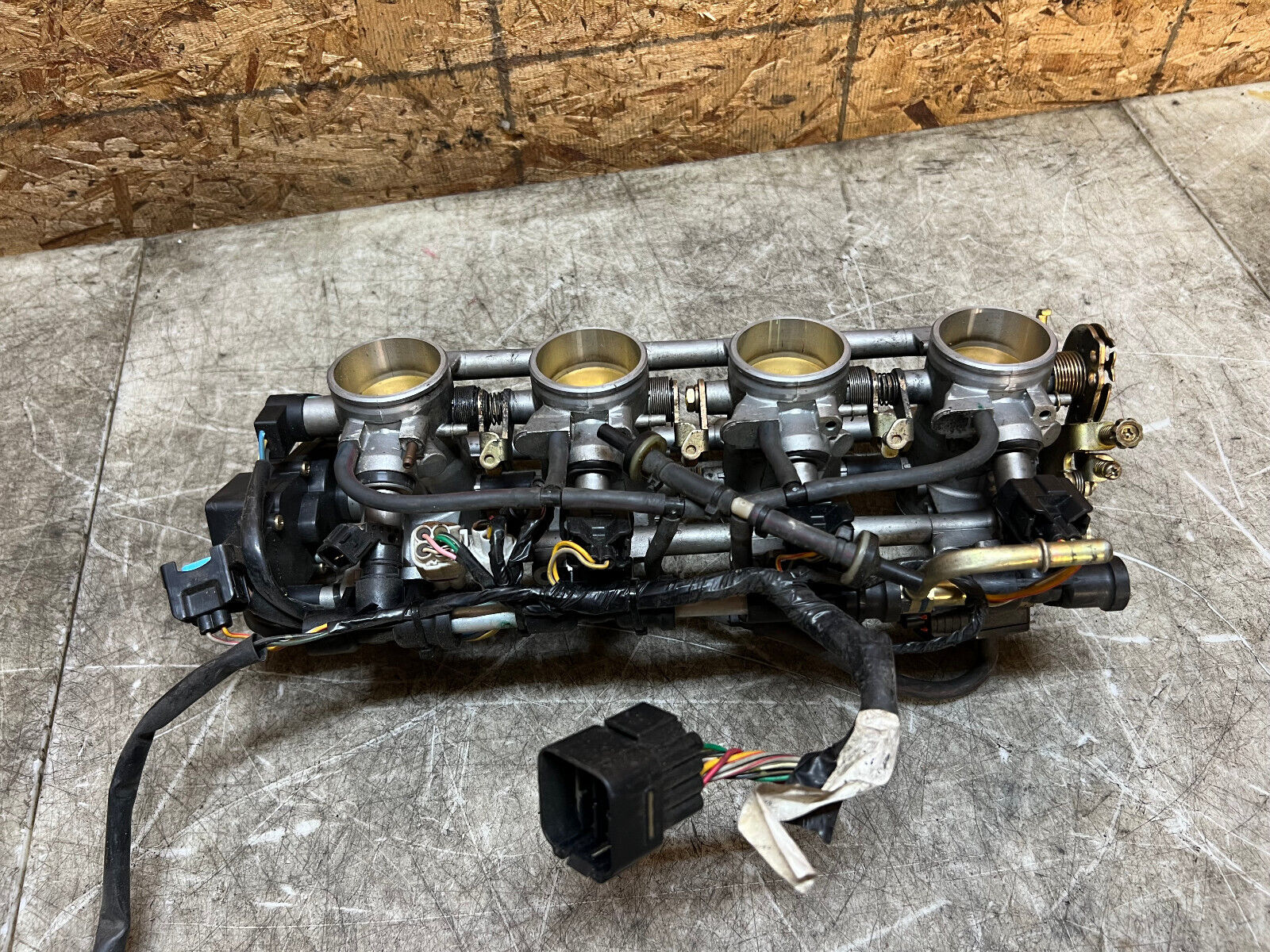 01 02 2001 2002 SUZUKI GSXR GSX-R 1000 GSXR1000 THROTTLE BODIES BODY INJECTOR