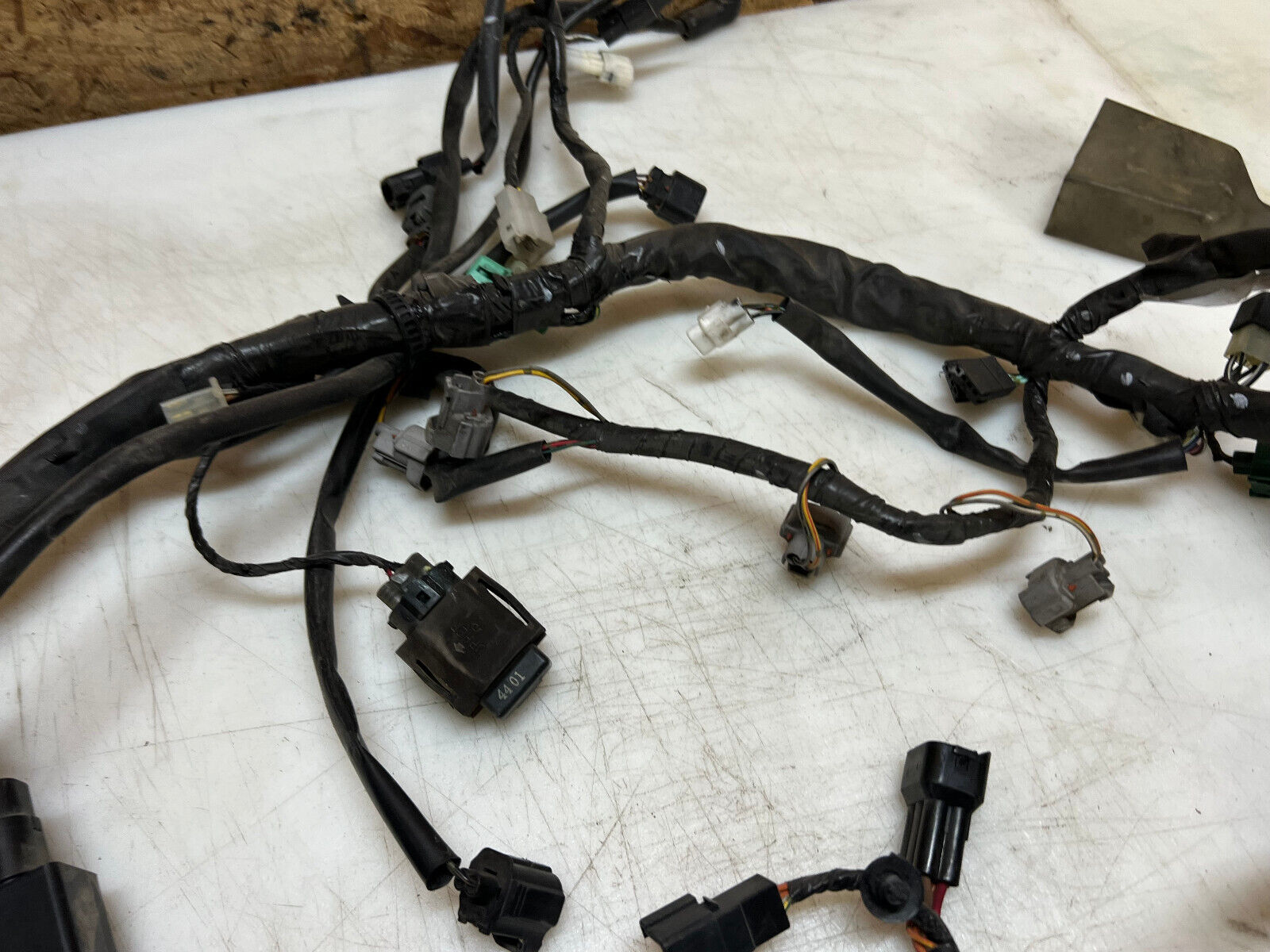 04 05 SUZUKI GSXR GSX-R 750 GSXR750 ECU CDI ECM MAIN ENGINE WIRING HARNESS LOOM