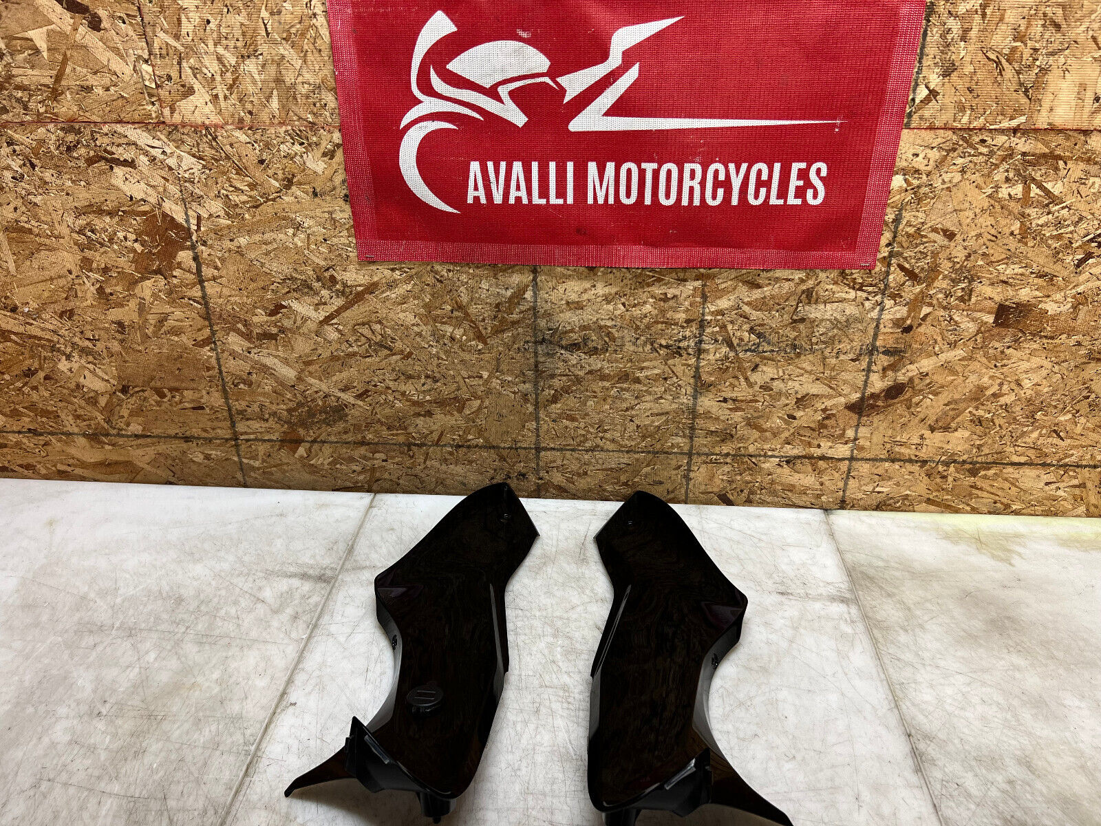 21 22 23 24 SUZUKI HAYABUSA GSX1300R GSX 1300 RAM AIR DUCT COVERS FILLER FAIRING