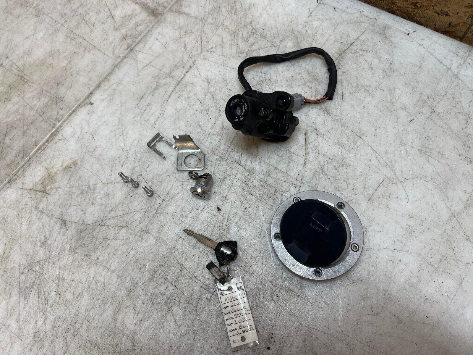 08 09 10 2008 2009 2010 SUZUKI GSXR GSX-R 600 750 LOCK SET KEY SET INGNITION CAP