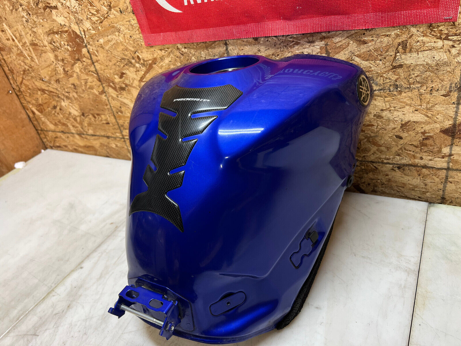 2007 2008 07 08 YAMAHA YZFR1 YZF R1 GAS TANK FUEL TANK PETROL RESERVOIR CELL