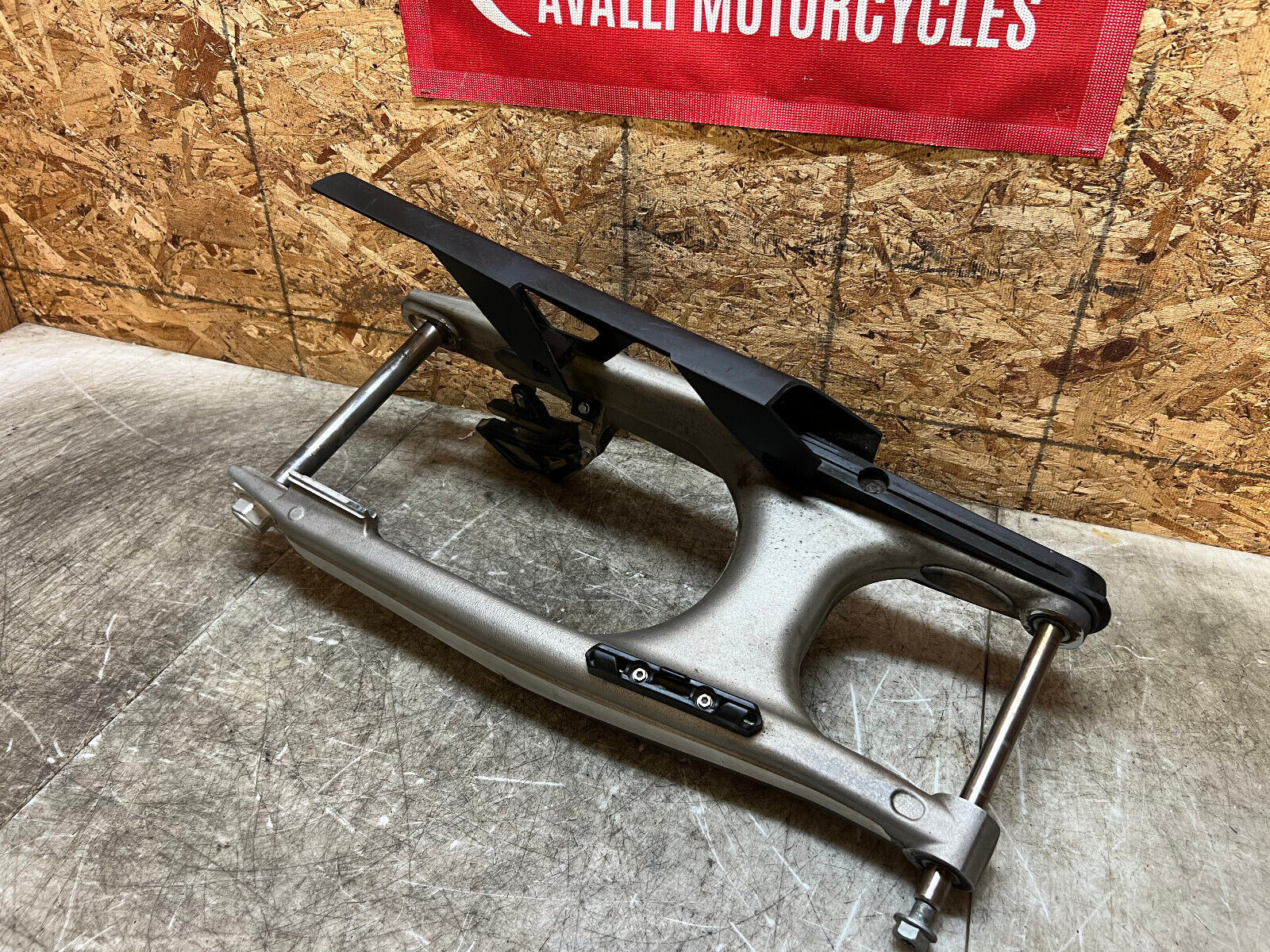 19 20 21 22 23 24 KTM ENDURO R DUKE SM SMC LC4 REAR SWINGARM SWING ARM STRAIGHT