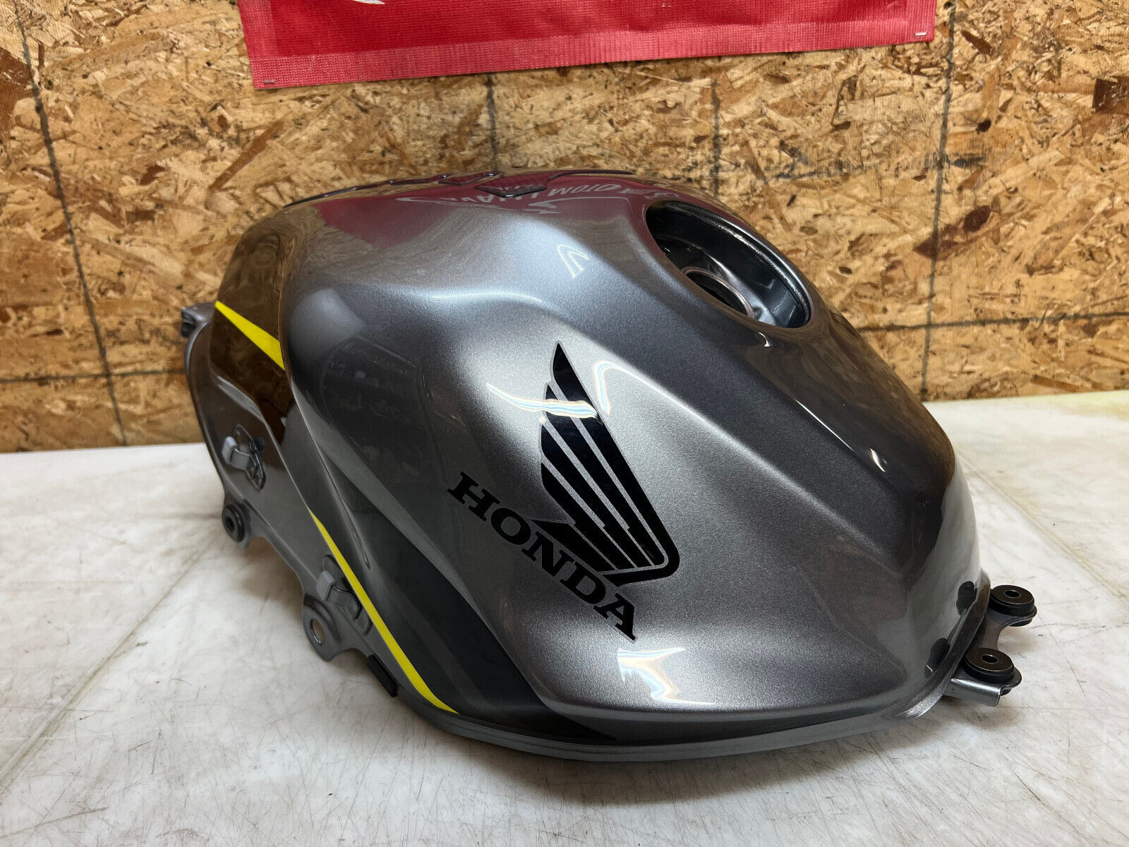 20 21 22 23 24 HONDA CBR500R CBR 500R GAS TANK FUEL TANK PETROL RESERVOIR