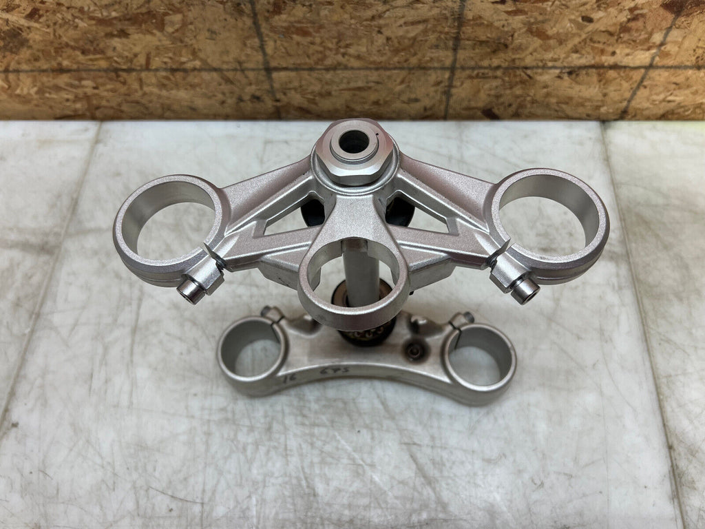 13 14 15 16 17 TRIUMPH DAYTONA 675R 675 R TOP TRIPLE TREE LOWER CLAMP STEM TREES