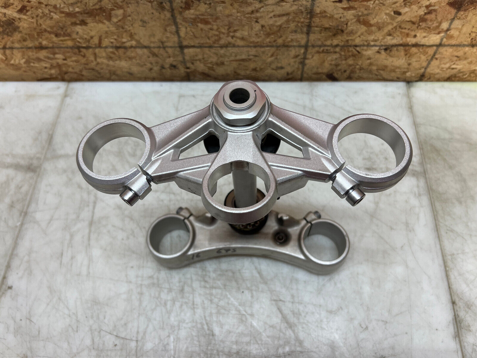 13 14 15 16 17 TRIUMPH DAYTONA 675R 675 R TOP TRIPLE TREE LOWER CLAMP STEM TREES