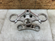 Load image into Gallery viewer, 13 14 15 16 17 TRIUMPH DAYTONA 675R 675 R TOP TRIPLE TREE LOWER CLAMP STEM TREES
