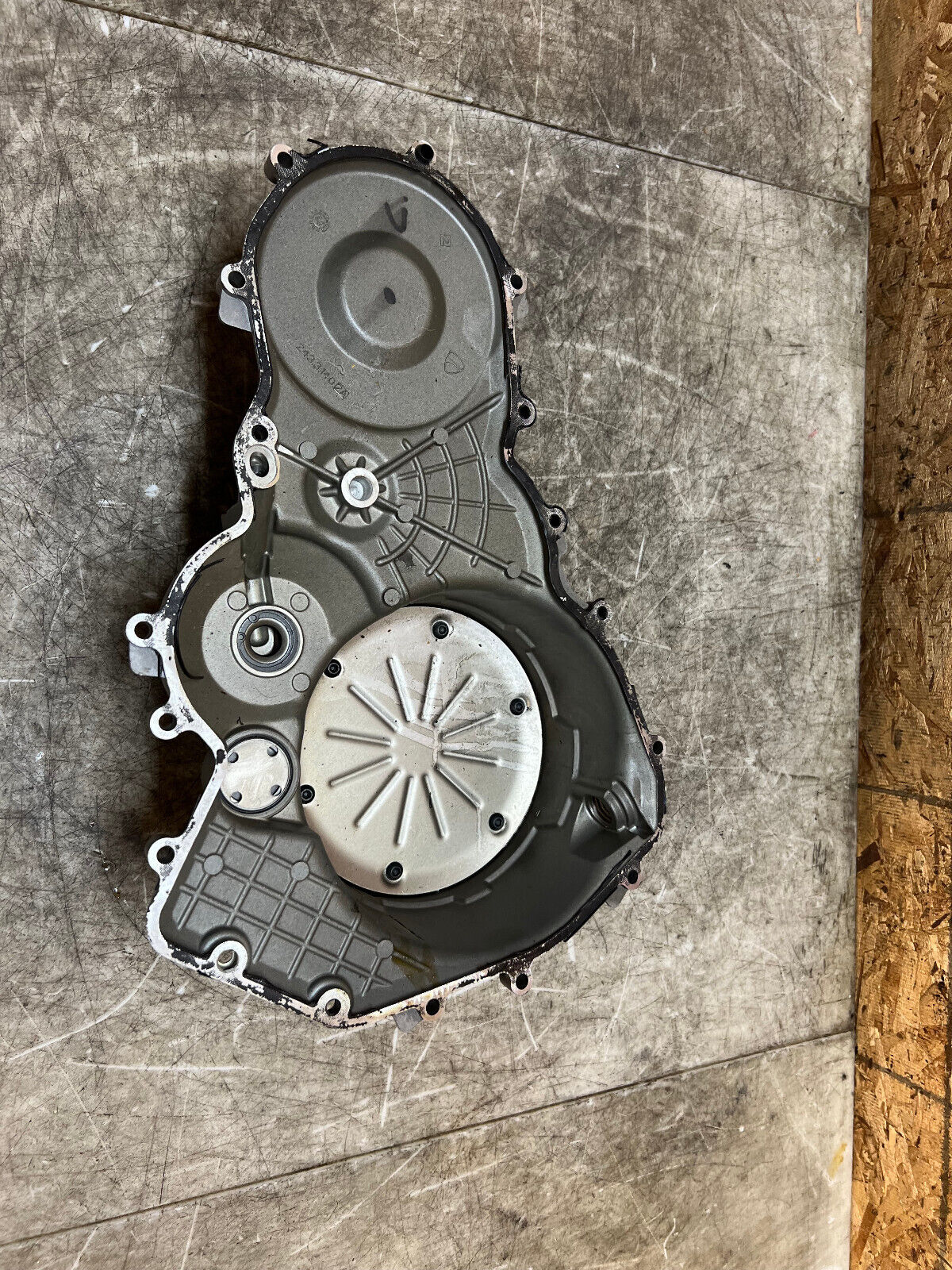 16 17 18 19 DUCATI PANIGALE 899 RIGHT SIDE CLUTCH CASE ENGINE COVER