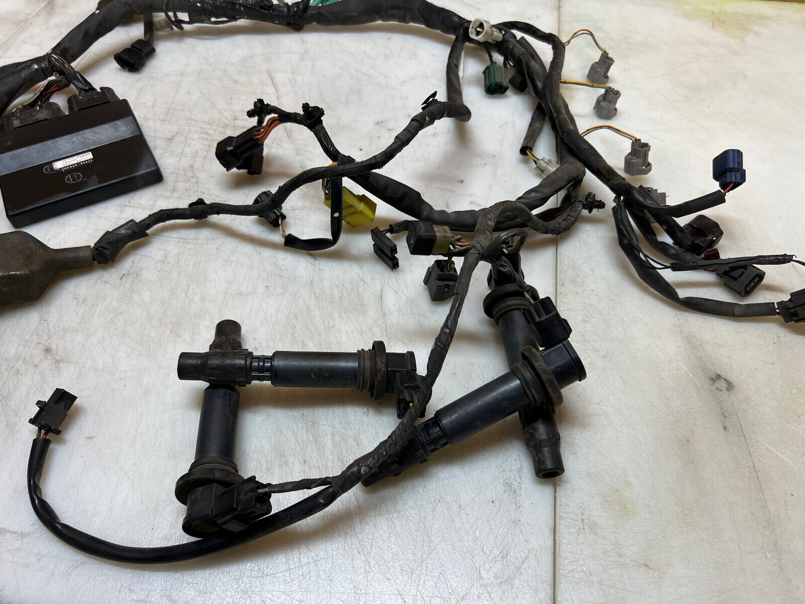 04 05 SUZUKI GSXR GSX-R 600 GSXR600 MAIN ENGINE WIRING HARNESS LOOM ECU CDI ECM