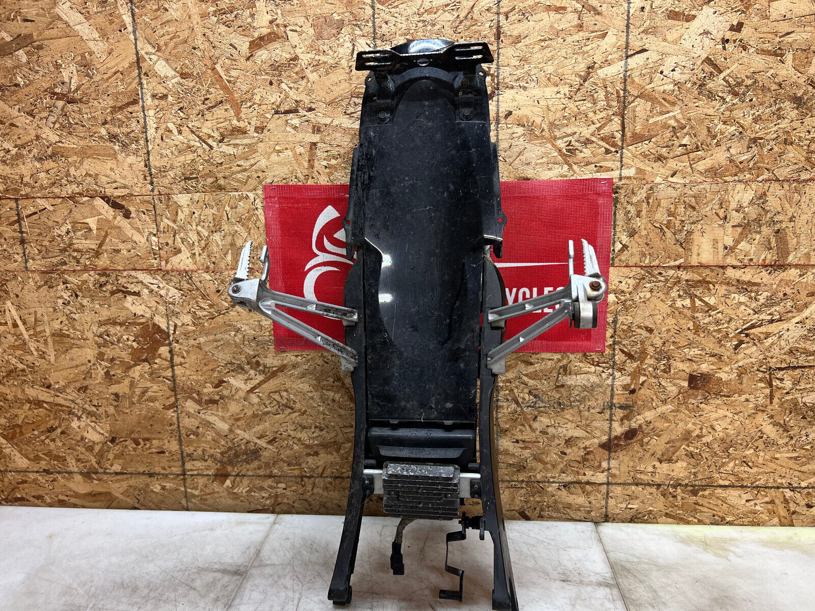 05 06 2005 2006 SUZUKI GSX-R1000 GSX-R GSXR 1000 SUBFRAME SUB FRAME BACK FRAME