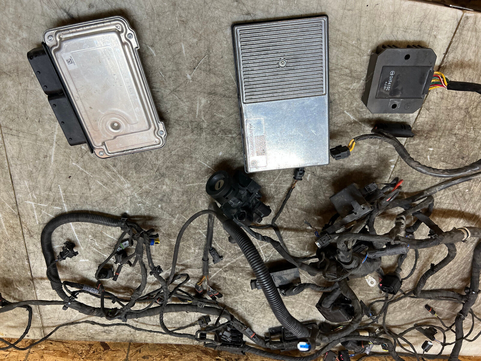 13 14 15 16 17 18 BMW F800GS F 800GS F800 GS ENGINE COMPUTER ECU CDI ECM HARNESS