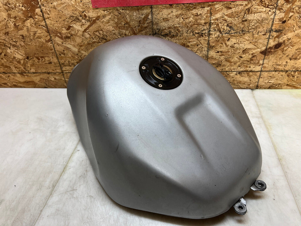 04 05 SUZUKI GSXR GSX-R 600 750 GSXR750 GSXR600 GAS TANK FUEL TANK RESERVOIR