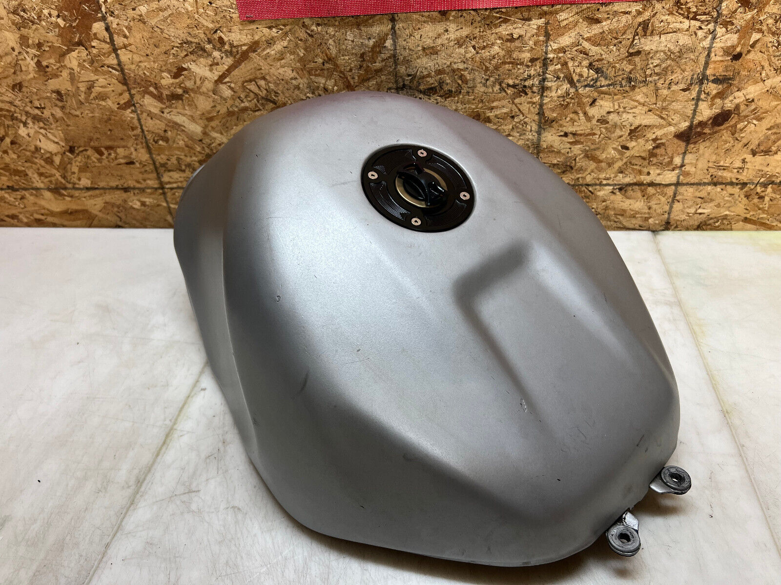 04 05 SUZUKI GSXR GSX-R 600 750 GSXR750 GSXR600 GAS TANK FUEL TANK RESERVOIR
