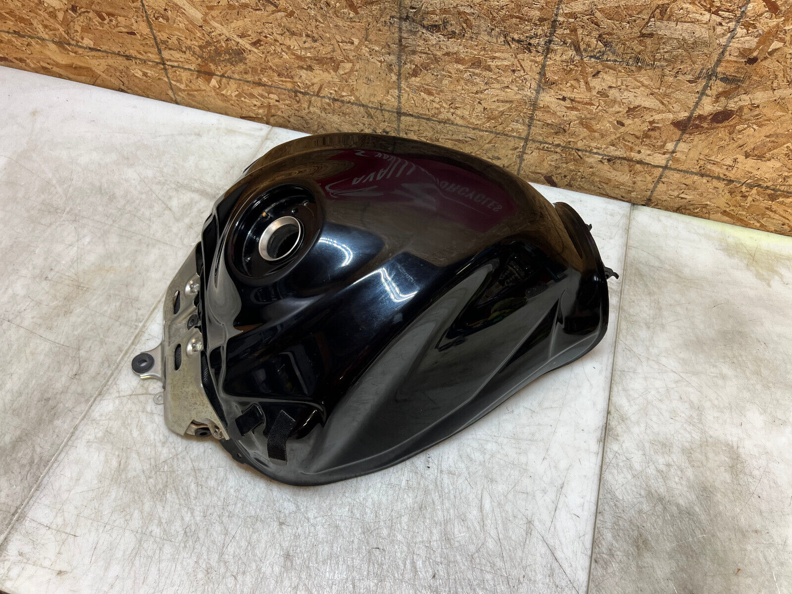 08 09 10 2009 2010 SUZUKI GSXR GSX-R 600 750 GAS TANK FUEL TANK PETROL RESERVOIR