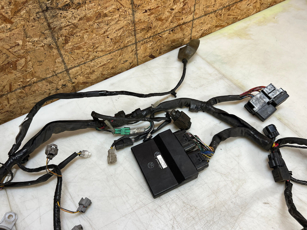 04 05 SUZUKI GSXR GSX-R 750 GSXR750 MAIN ENGINE WIRING HARNESS LOOM ECU CDI