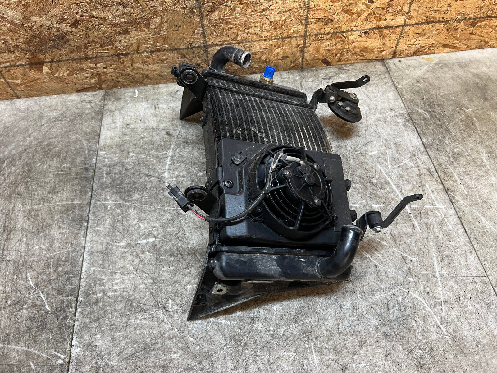 19 20 21 22 23 24 KTM ENDURO R DUKE SM SMC LC4 RADIATOR RAD ENGINE COOLER FAN