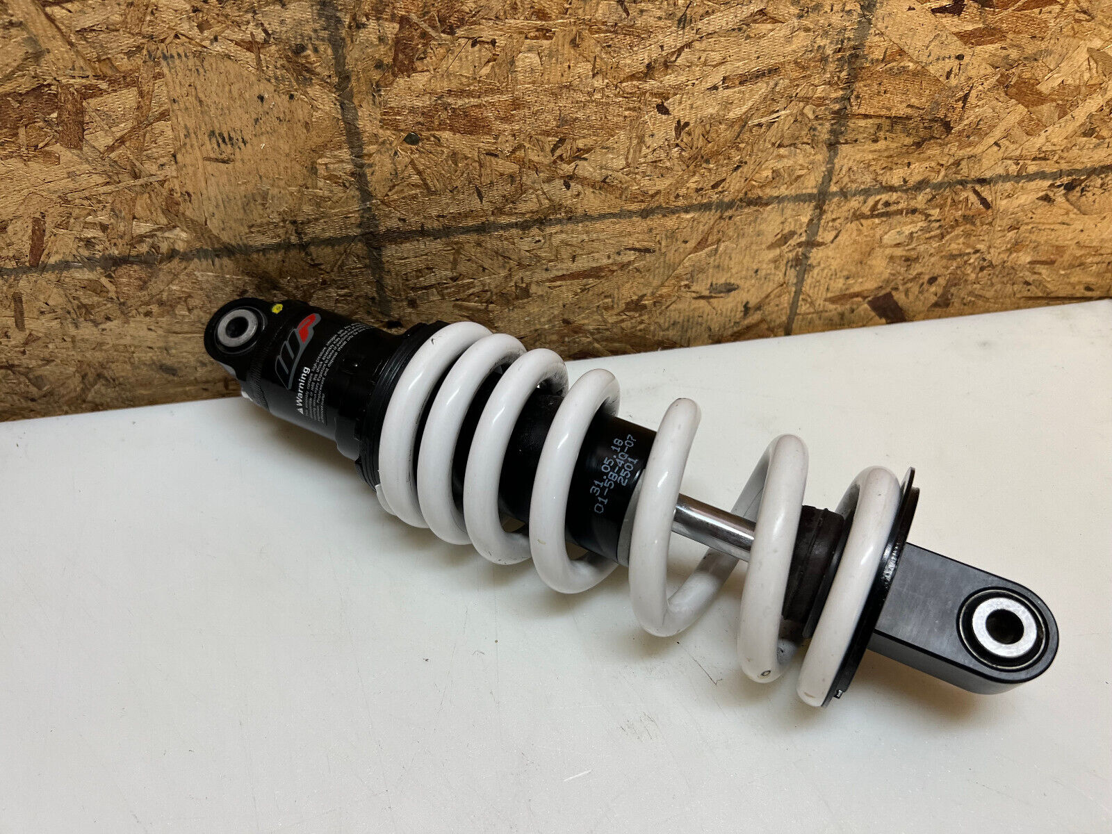 18 19 20 21 HUSQVARNA VITPILEN 401 REAR SHOCK ABSORBER BACK SPRING SUSPENSION