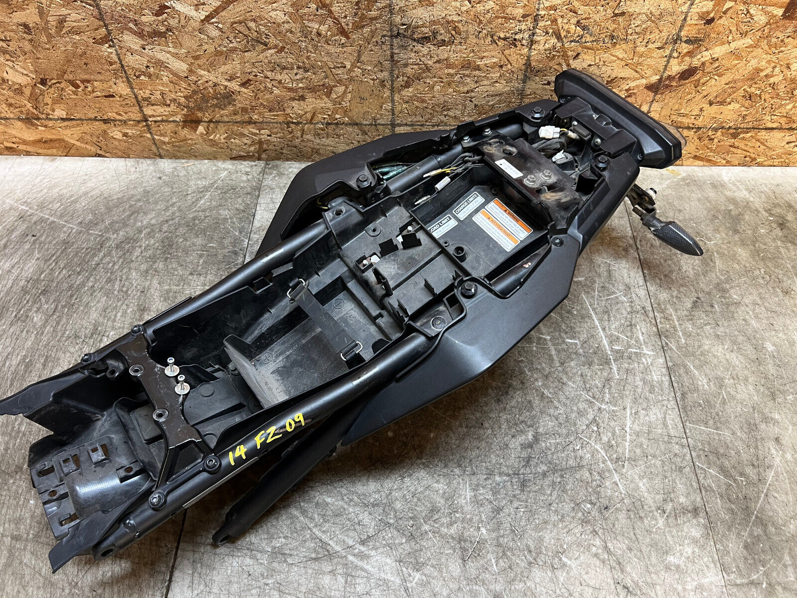 14 15 16 2015 2016 YAMAHA FZ9 FZ09 FZ-09 FZ 900 REAR SUBFRAME SUB FRAME TAIL