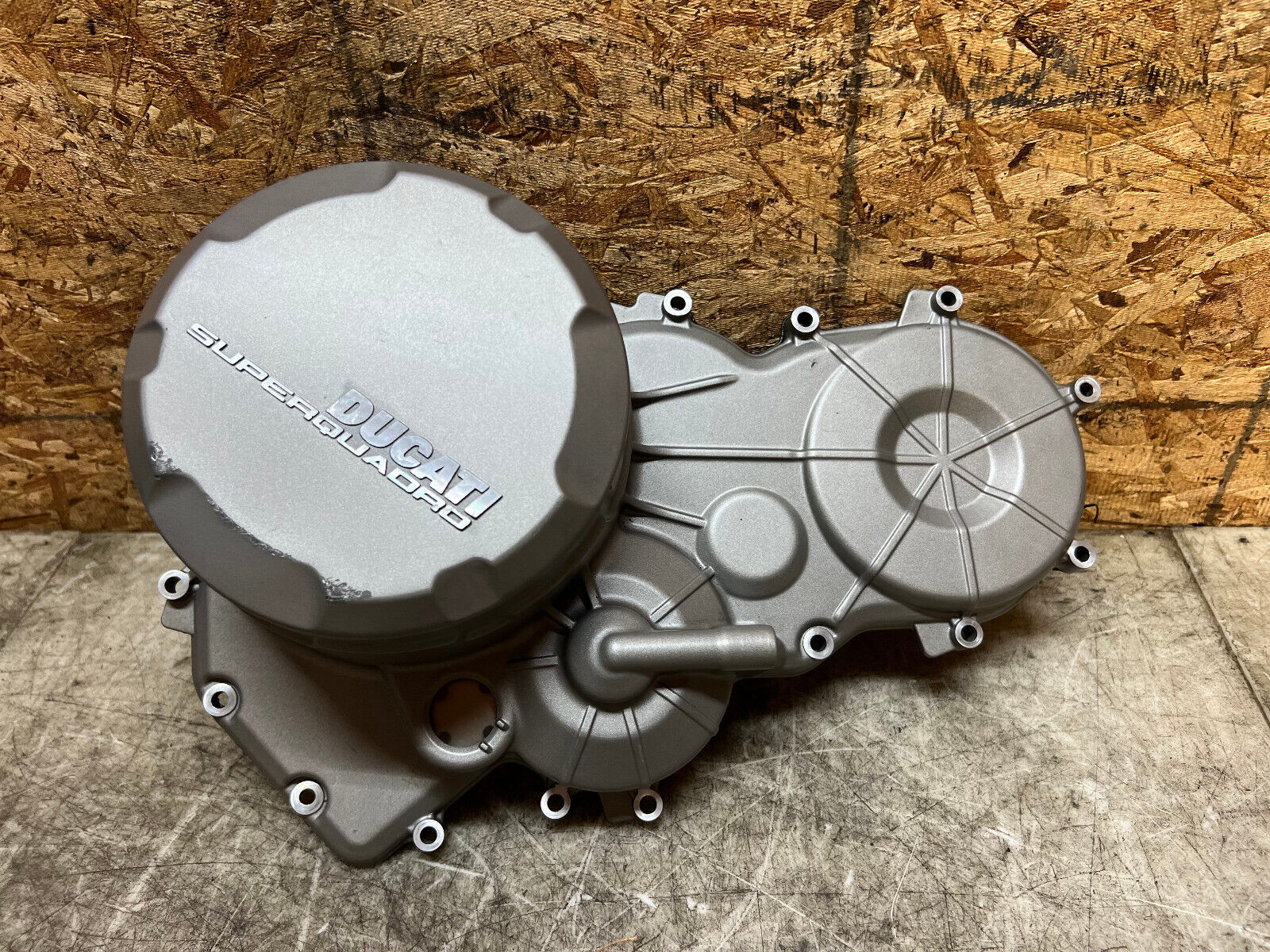 16 17 18 19 DUCATI PANIGALE 899 RIGHT SIDE CLUTCH CASE ENGINE COVER
