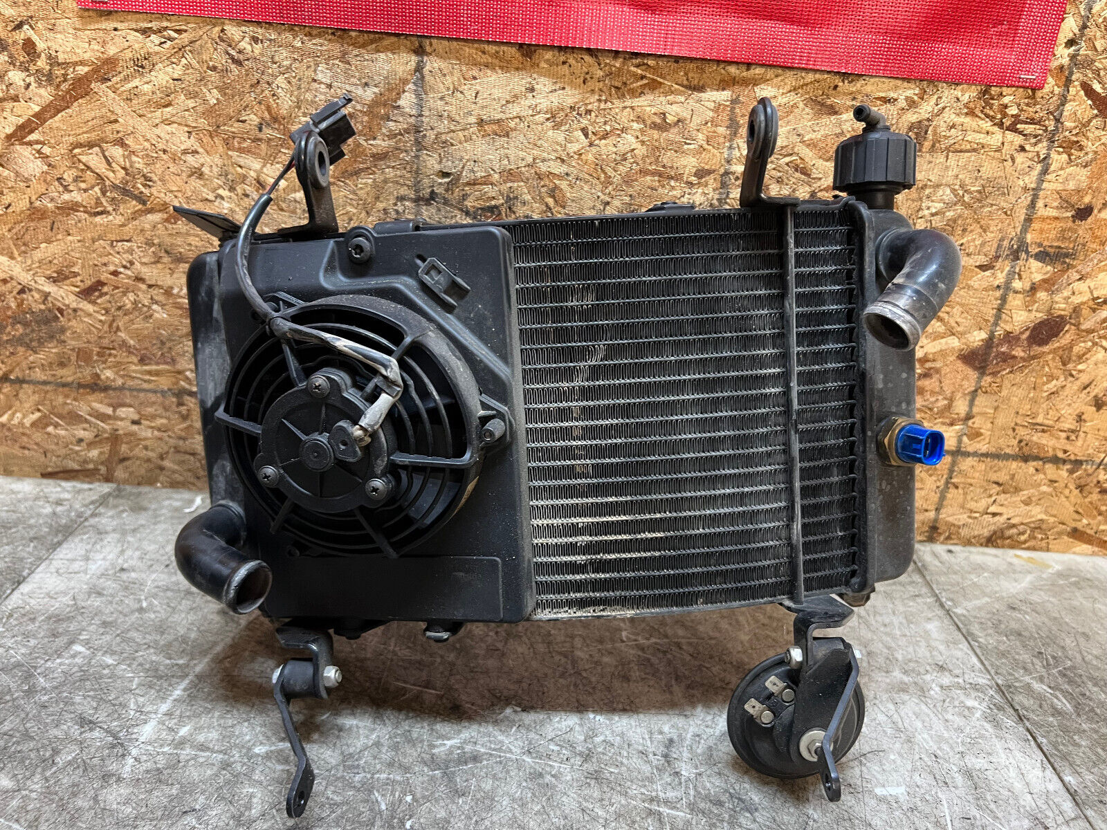 19 20 21 22 23 24 KTM ENDURO R DUKE SM SMC LC4 RADIATOR RAD ENGINE COOLER FAN
