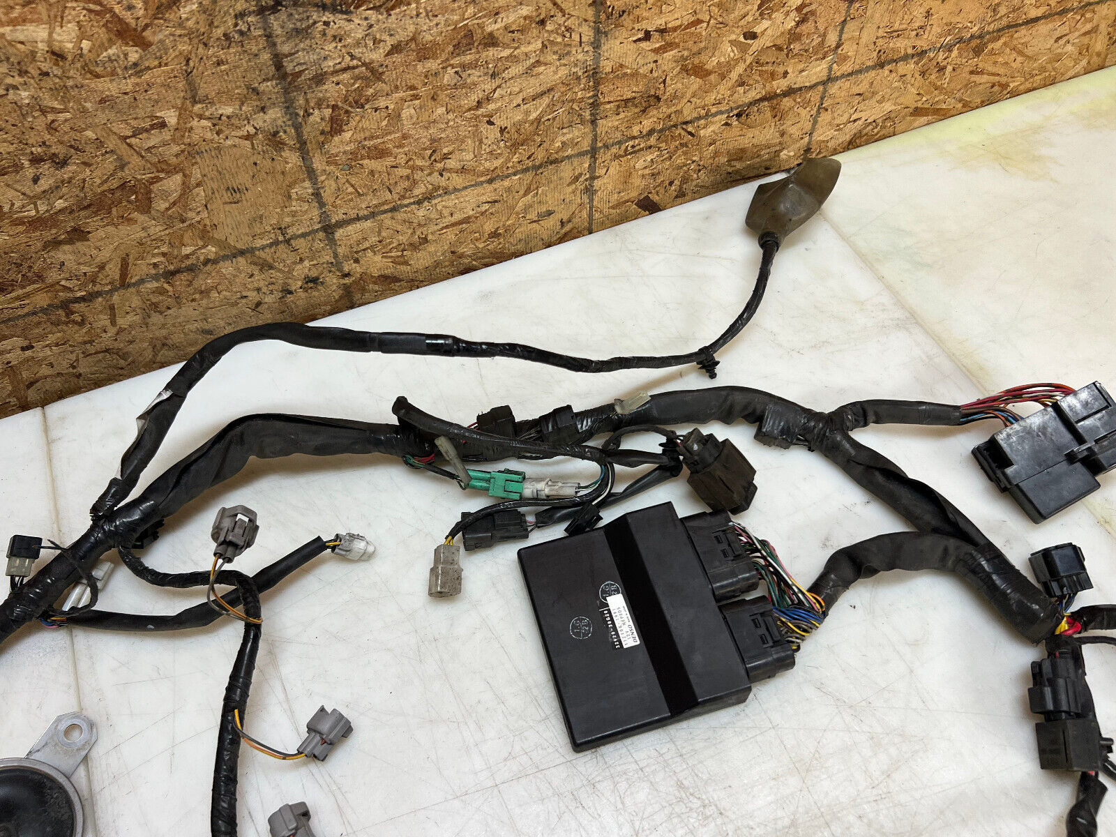 04 05 SUZUKI GSXR GSX-R 750 GSXR750 MAIN ENGINE WIRING HARNESS LOOM ECU CDI ECM