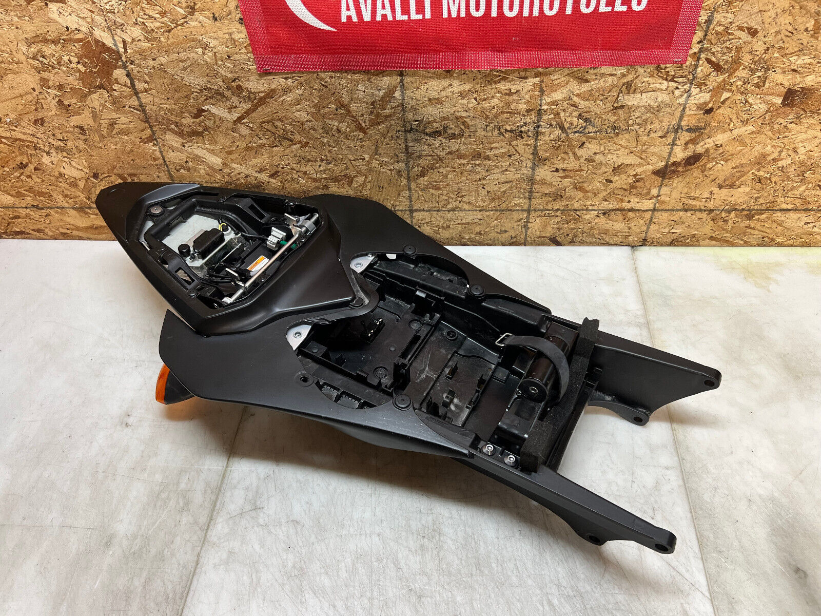 09 10 12 13 14 15 16 YAMAHA YZFR6 YZF R6 REAR SUBFRAME SUB FRAME BACK TAIL NICE