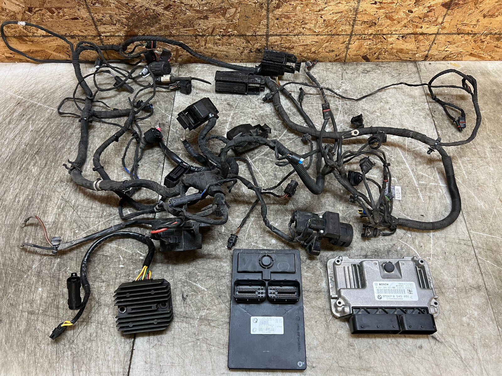 13 14 15 16 17 18 BMW F800GS F 800GS F800 GS ENGINE COMPUTER ECU CDI ECM HARNESS