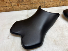 Load image into Gallery viewer, 2007 2008 07 08 YAMAHA YZFR1 YZF R1 FRONT &amp; REAR SEATS SEAT RIDERS SEAT PAD OEM
