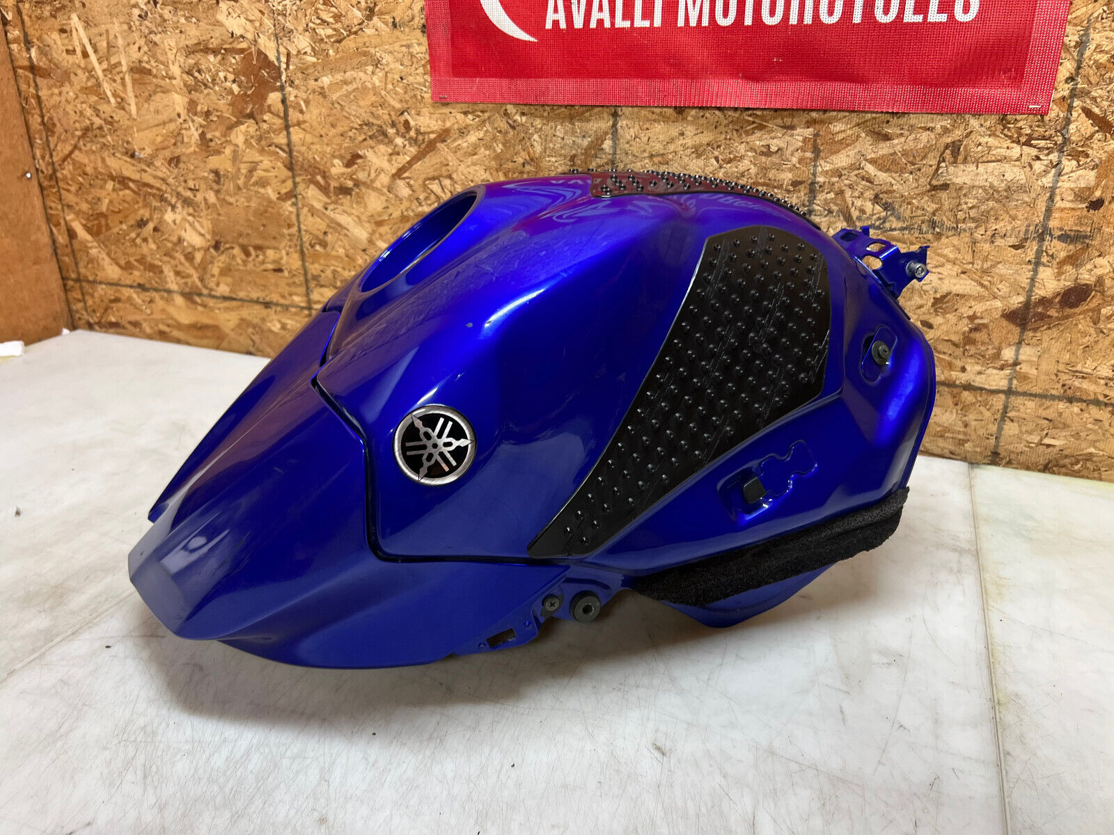 2007 2008 07 08 YAMAHA YZFR1 YZF R1 GAS TANK FUEL TANK PETROL RESERVOIR CELL
