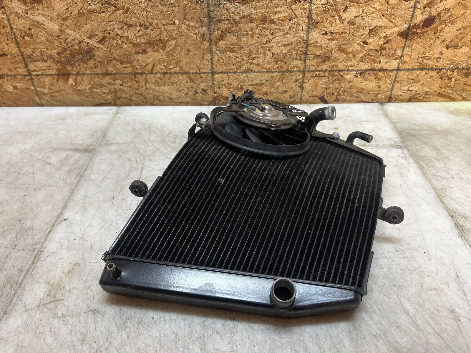 08 09 10 2009 2010 SUZUKI GSXR GSX-R 600 750 RADIATOR RAD ENGINE COOLER COOLING